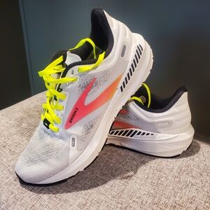 🚨🚨Brooks Womens Shoe Size 8.5 White and Neon Yellow🚨🚨